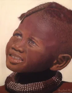 Africa,L’opera è un primo piano che cattura il volto di un bambino, con un'espressione di gioia genuina con gli occhi socchiusi per la luce e rivolti verso l'alto e la bocca leggermente aperta in un sorriso.