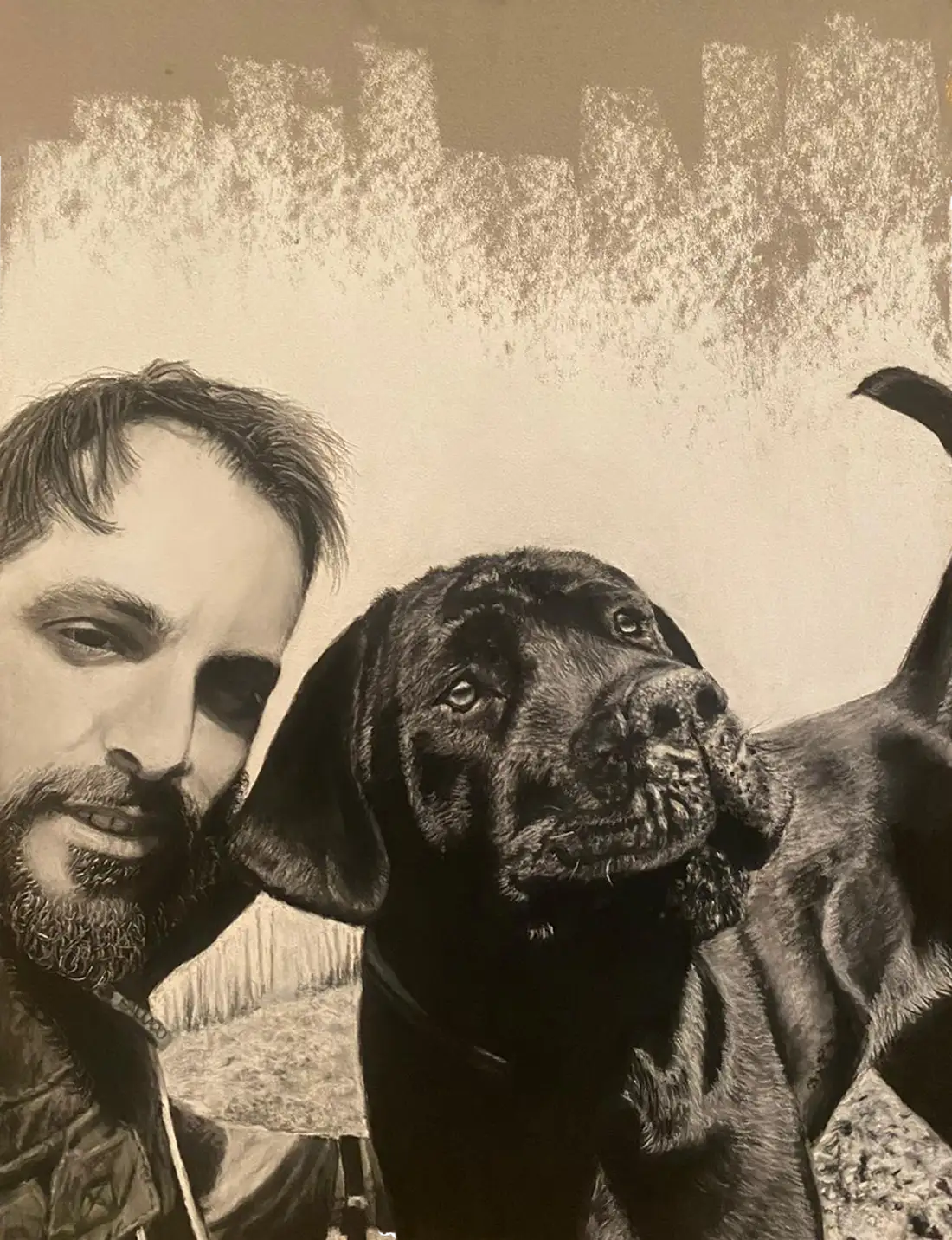 shiva e il suo padrone,Il ritratto, realizzato su un supporto di colore neutro, raffigura in primo piano un giovane uomo con una barba curata e uno sguardo intenso, leggermente rivolto verso l'osservatore, con i capelli scuri un po’ disordinati. La luce lo colpisce dal lato sinistro, creando un contrasto chiaroscurale che ne mette in risalto i tratti del viso. Indossa un giubbino scuro di cui si nota un lembo.